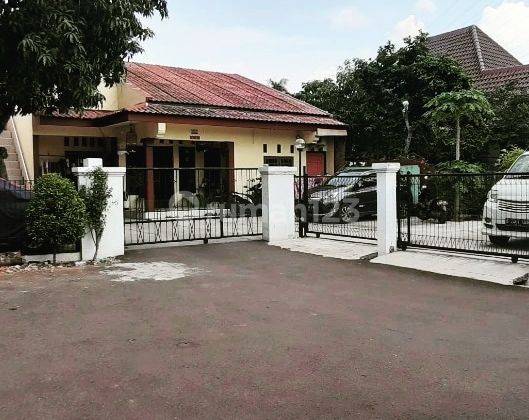 Dijual Rumah Tinggal + Kost 5 Pintu Berikut Lahan Parkir Mobil  1