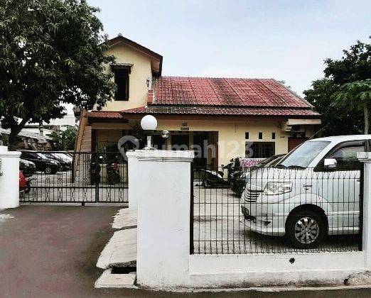 Dijual Rumah Tinggal + Kost 5 Pintu Berikut Lahan Parkir Mobil  2