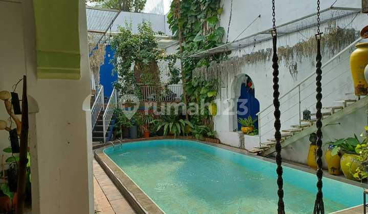 Ready for rent exclusive House at Menteng area Ready for rent exclusive House at Menteng area