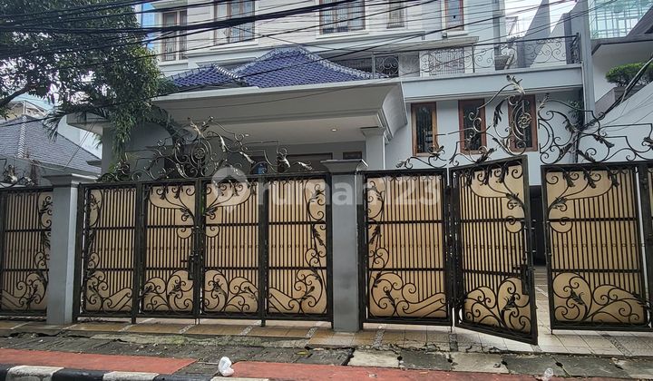 Disewakan rumah strategis di Menteng, Jakarta pusat Disewakan rumah strategis di Menteng, Jakarta pusat