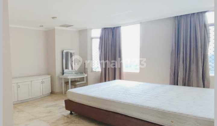DIJUAL CEPAT & TERMURAH !! Apartemen Slipi dengan 3kamar tidur luas 118m2 1