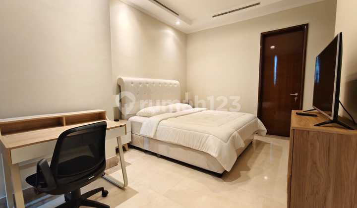 For rent Apartment District 8 4BR 249m2 Furnished  2