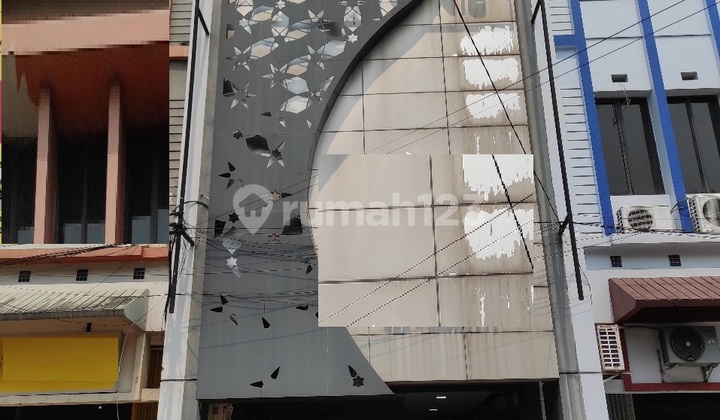 Ruko 4,5 Lantai Dijual di Alam Sutera Furnish Lokasi Bagus Ramai