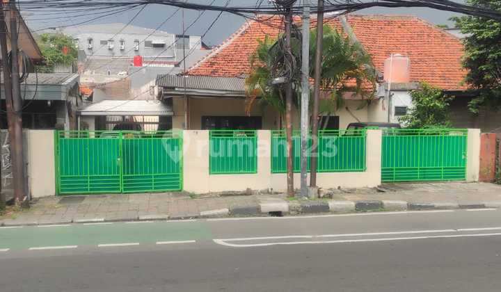 Lana's House, Land Calculation on Jln. Raya Pejompongan Benhil, Central Jakarta, Good Location