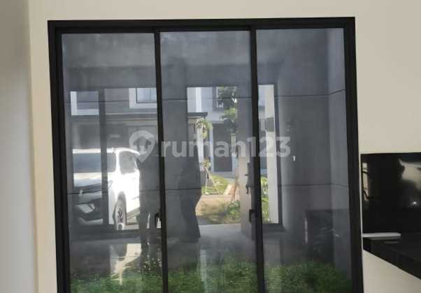 Rumah Disewa di Cluster Kebayoran Harmony Bintaro Jaya Sektor 7 Semi Furnish Bangunan Baru 2