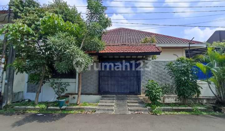 Rumah dijual Pamulang Permai Semi Furnish Halaman Luas 1