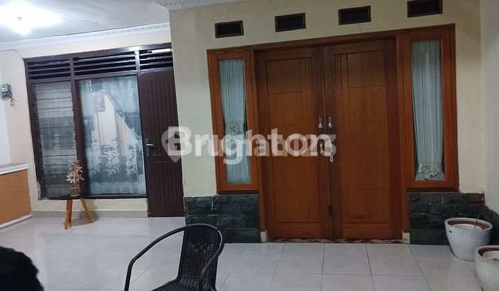 Dijual rumah tua dan tanah dipinggir jalan segera Dijual rumah tua dan tanah dipinggir jalan segera