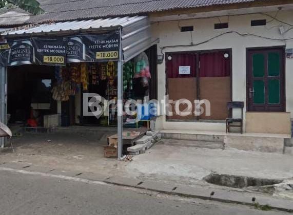 Rumah dengan Halaman Luas di Pondok Cabe Tangsel