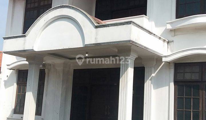 Rumah 2 Lantai Butuh Renovasi 1