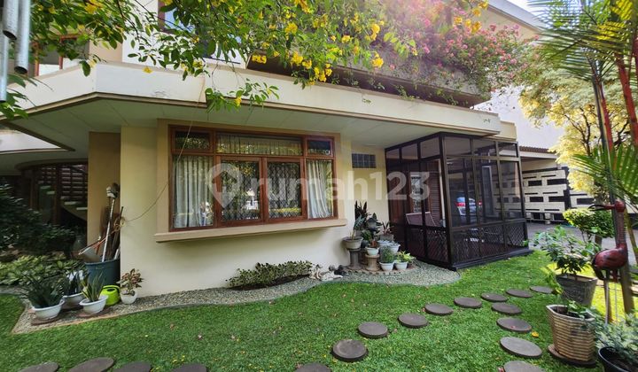 Dijual Rumah di Kompleks Elit Bukit Gading Villa 