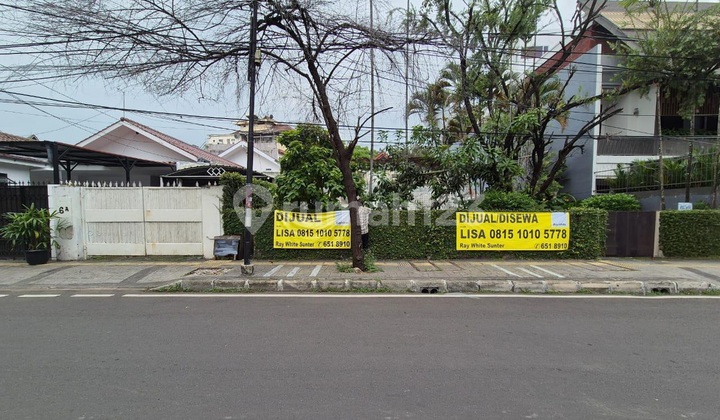 Old House for Sale in Menteng