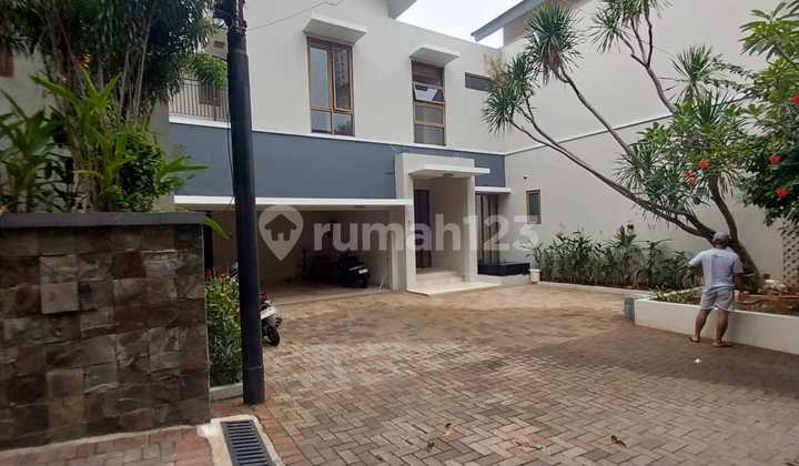 House In The Compound, Kemang , Jakarta Selatan House In The Compound, Kemang , Jakarta Selatan