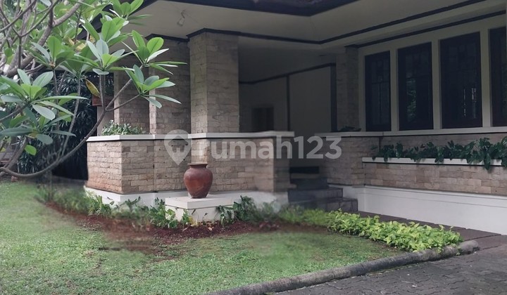Modern house, within the compound. Cilandak, South Jakarta. 2