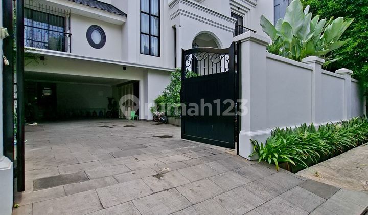 Rumah mewah siap huni di Kebayoran Baru