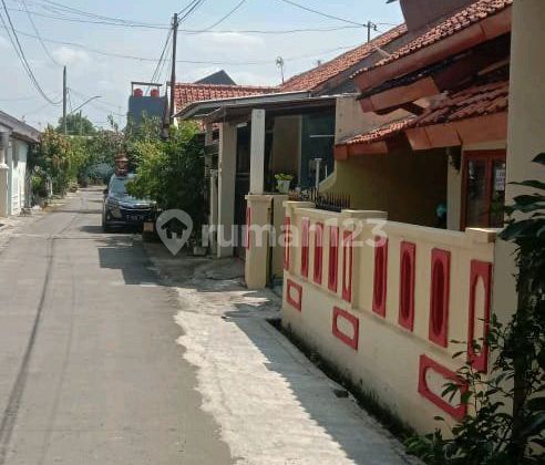 Rumah Siap Huni di Dekat Pusat Perbelanjaan dan Rumah Sakit