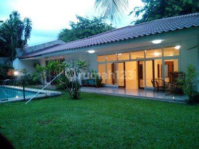 Good house in strategic location of Kemang Jakarta  &#34;The price can be negotiable&#34; 1