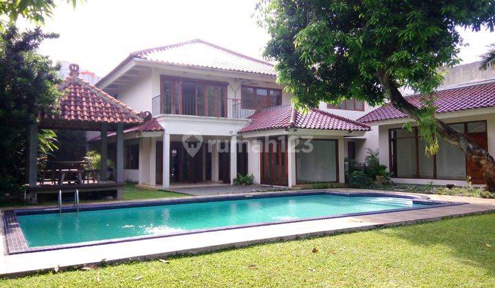 Beautiful house in Kemang with huge Backyard 1