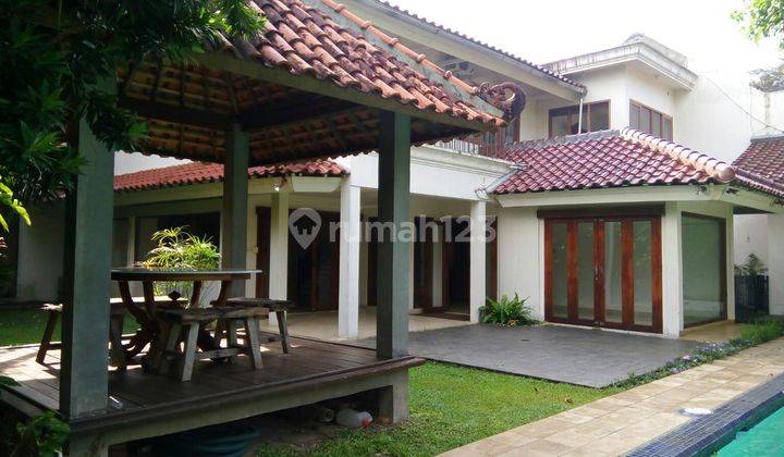 Beautiful house in Kemang with huge Backyard 2