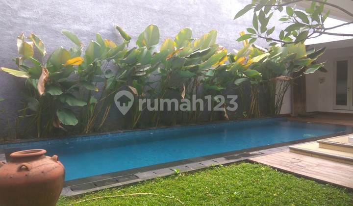 Comfortable House And Nice House In Menteng Area "The Price Can Be Negotiable ' 2