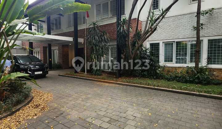  Disewakan Rumah Elegan di Area Brawijaya 2