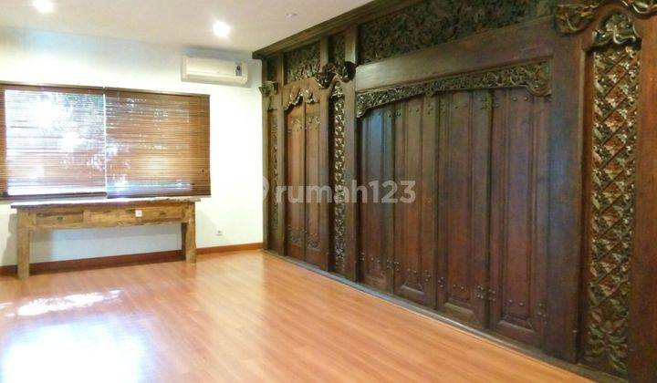 Beautiful house in Kemang with huge Backyard 2