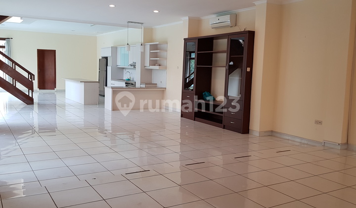 Nice And Cozy House In Menteng 2