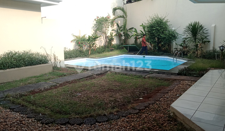 Classic House In Menteng Area "The Price Can Be Negotiable" 2