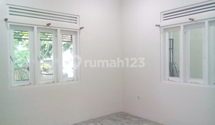 Big House..big Pool...big Opportunity....quiet Area... 2