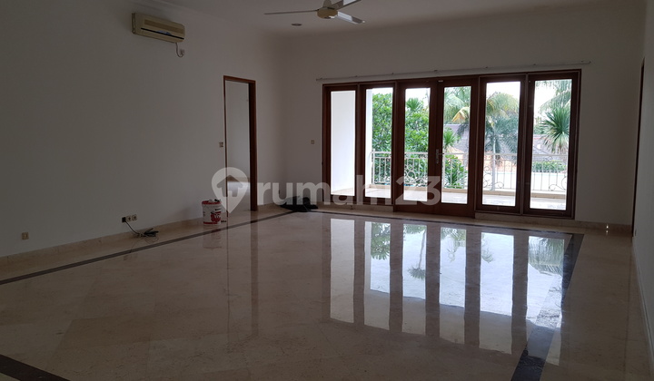 Besar dan Indah Rumah Untuk Disewa 2