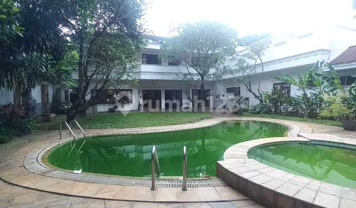 Classy And Spacious Unfurnished 5 BR House