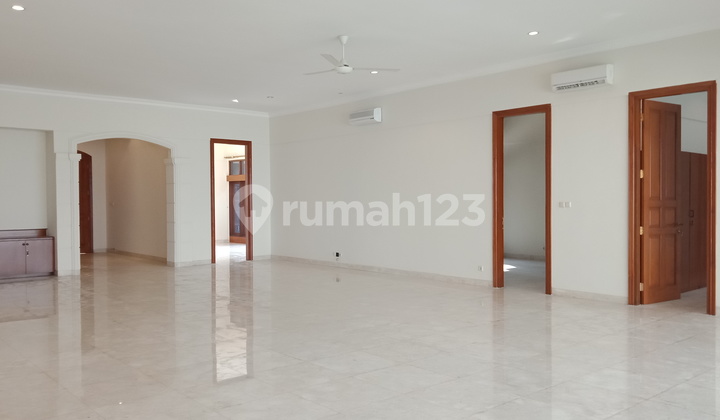 Beautiful house in Kemang Dalam (limited edition and the price can be negotiable)