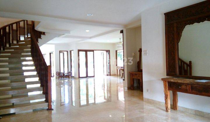 Beautiful house in Kemang with huge Backyard 2