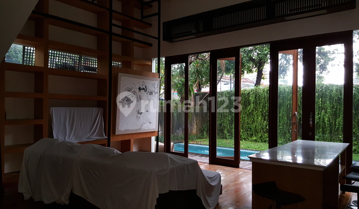 Great Townhouse with artistic ambiance in Kemang