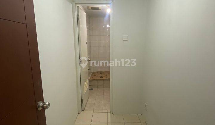 2BR Plus Unfurnish Ada Ac Lantai Rendah Apt.royal Mediterania  2