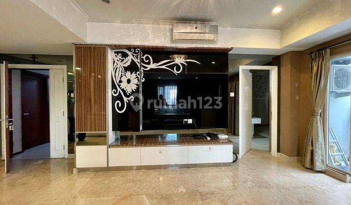 3 kamar plus semi furnish view pool Apt.Royal mediterania 2