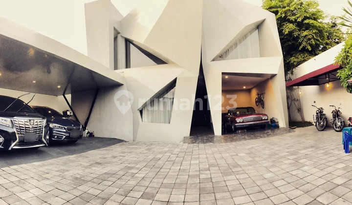 Villa 527m Kolam Renang Mergangsan, Rumah 10mobil 5KT Jogja Elegan