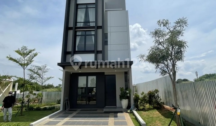 New Beautiful Latinos Business District Shop House, 8 Million per Month Exciting, BSD 3 Floors Cik