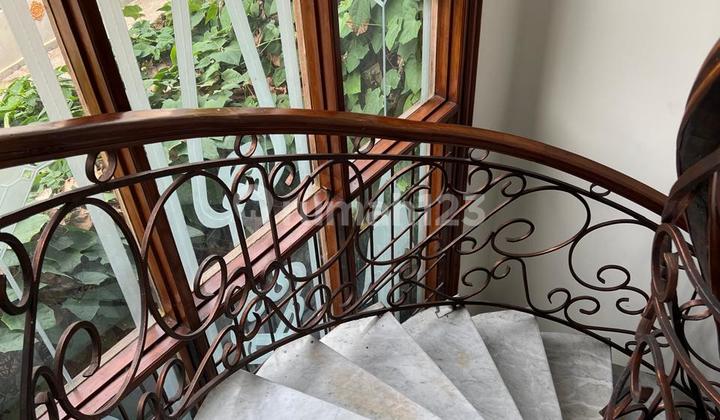 Rumah Tengah Kota, Bangunan 448m Tomang Jakarta, 4 Kamar Keluarga Jakbar