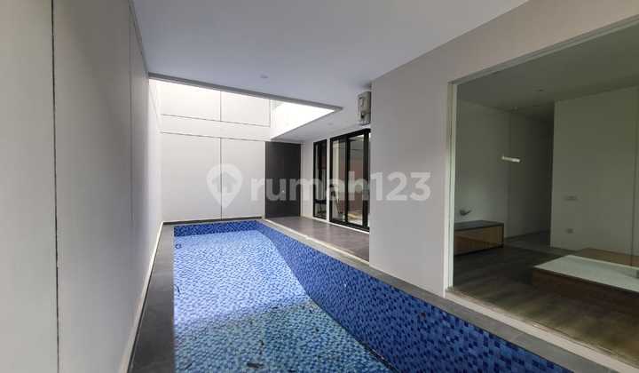 WOW 8 Mobil Bisa, Rumah Hook Alam Sutera, Kolam Renang Amarylis Villa