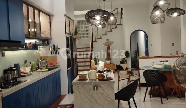 Semi Villa Modern With Ocean View & Exclusive Rooftop, Forsale In Kesiman.