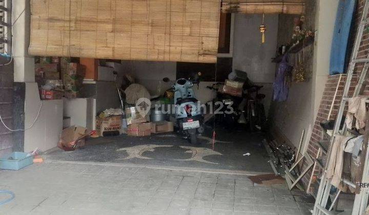 Rumah 1 Lantai Dengan 3 Kamar Tidur Dijual, di Kerobokan 2