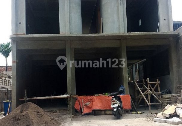 Toko Baru Jadi 1 Lantai di Pinggir Jalan Disewakan, Seminyak Area Toko Baru Jadi 1 Lantai di Pinggir Jalan Disewakan, Seminyak Area