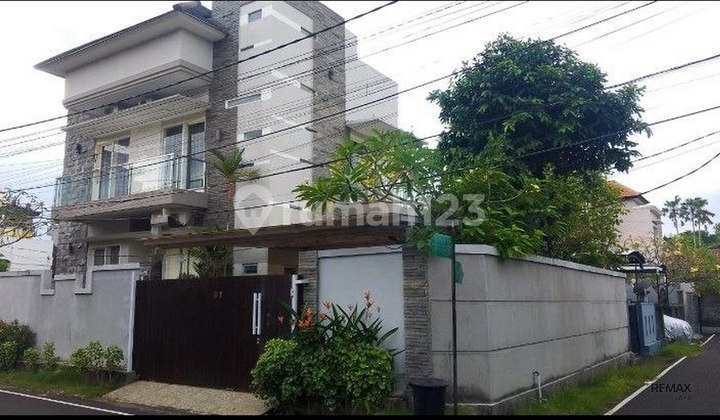 Rumah mewah 3 lantai komplek perumahan Elite dijual, Nusa Dua area 2
