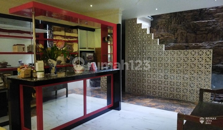Rumah Bangunan 2 Lantai Area Sunset Road, Kuta 5