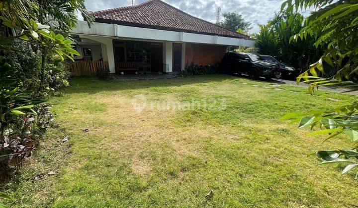 Villa Dengan Halaman Luas di Suwung, Denpasar Selatan 1