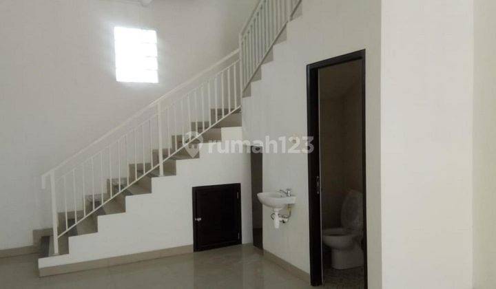 Strategic shophouse for rent with super large yard, West Denpasar area 2