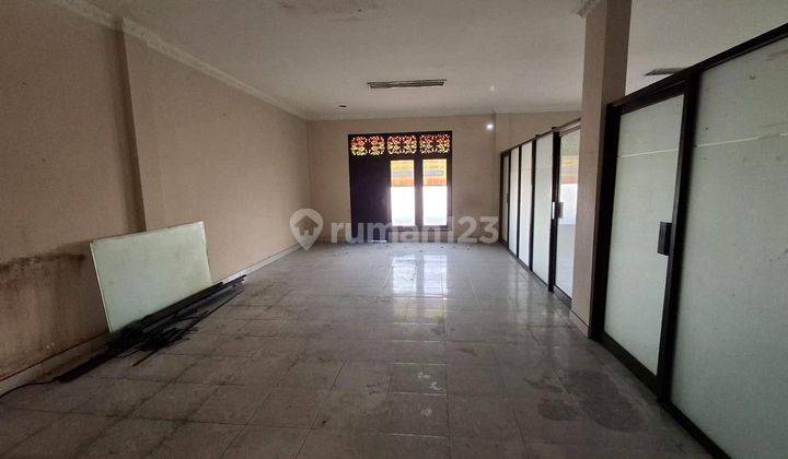 Prestigious Location Hook Shophouse for Rent, Badung area 2