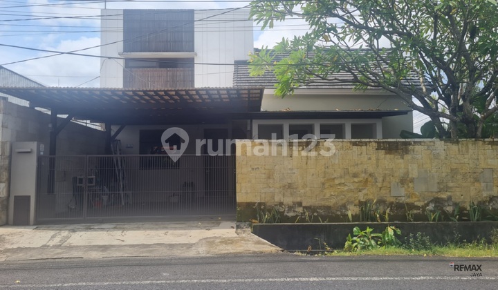 Rumah Bagus Full Furnished Disewakan, di Muding Kerobokan Area