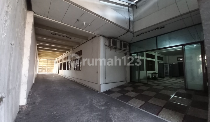 3-story Commercial Building for rent, North Denpasar area.