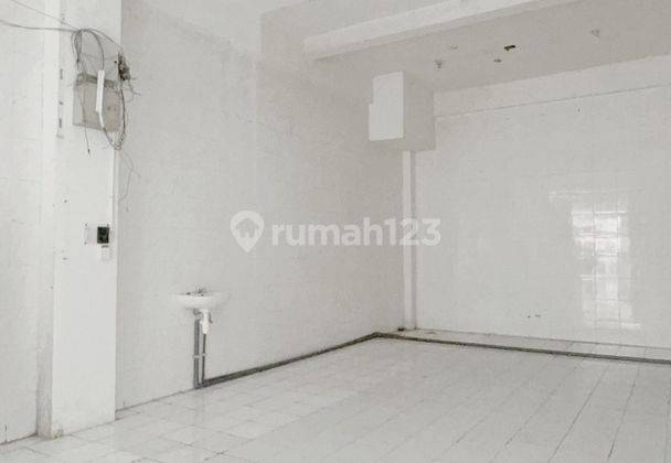 Ruko 3 Lantai Bagus Disewakan, area Kerobokan 1